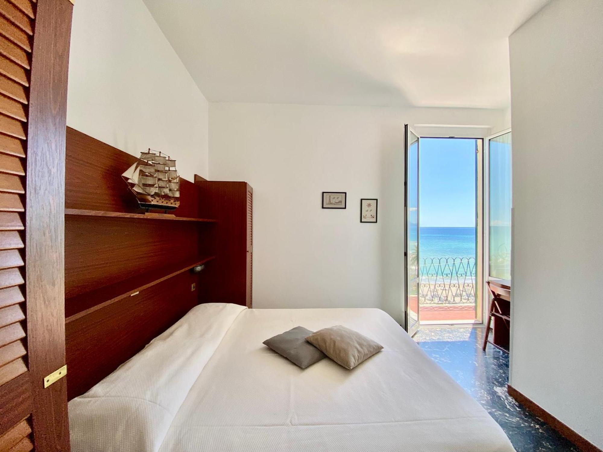 Hotel Gambone Finale Ligure Exterior foto